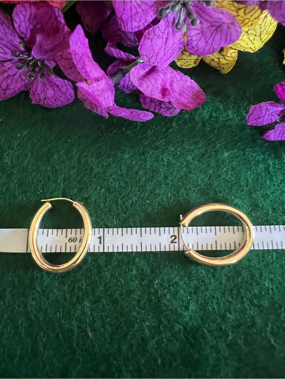 14k Yellow Gold Classic Oval Hoop Earrings